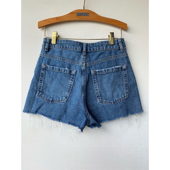 XS, TOPSHOP, blue denim MOM shorts with raw hem - Picture 3 of 8
